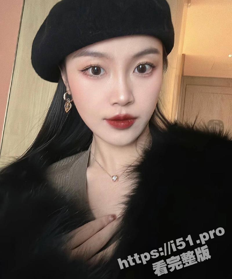 深圳某互联网公司产品经理王思妍 极品身材的骚货 为了上位付出身体 遭上司潜规则视频流出