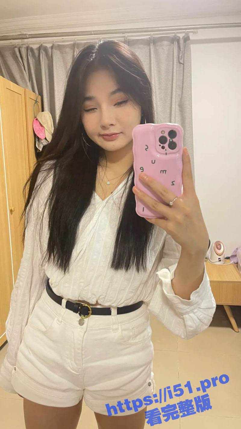 武汉童颜巨乳已婚人妻 背着老公和单位同事约炮 高颜值一脸淫贱在上了床非常主动 被疯狂抽插翘臀