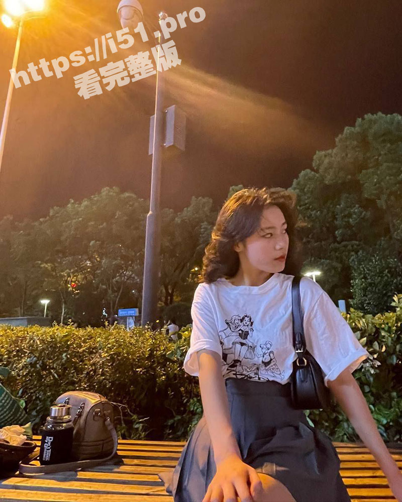探探认识有男朋友的西南财经大学学生妹 王宇琪 学妹手嘴并用帮忙撸管 超快的手速撸的鸡巴都快秃噜皮了