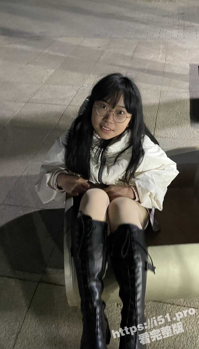 清纯初恋般的双马尾小萝莉被包养调教深喉拉丝 被金主带着3P曝光！