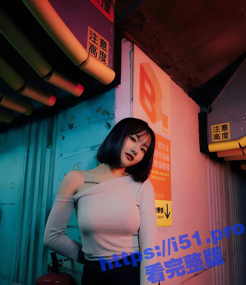 台湾机车博主网红 多人运动性爱视频流出 3P已经觉得够骚了 还搞4P忙的过来吗