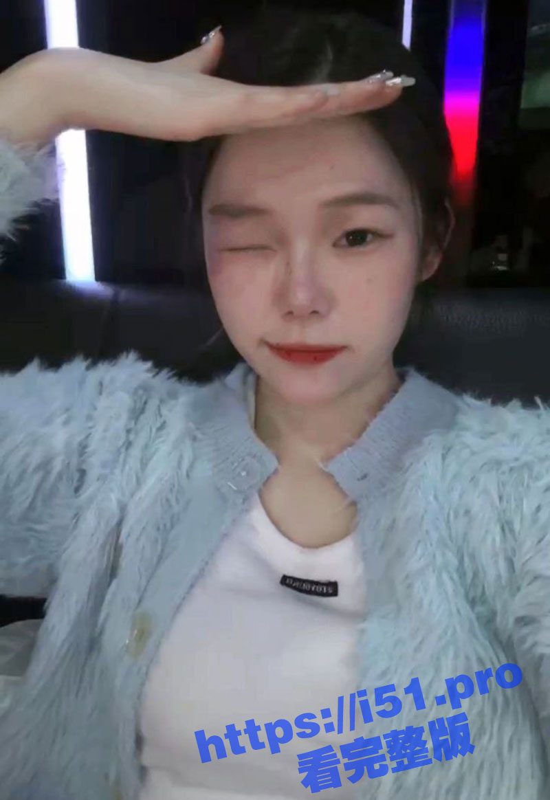 杭州某公司反差人妻会计 赵阳 带着眼罩穿着情趣制服被老公的兄弟无套爆操！
