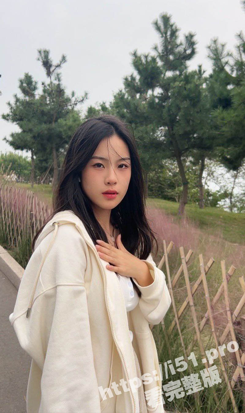 同城搜到的成都锦江区颜值白领妹子 前后花了5天时间就操上了 身材相当可以 小穴也紧致多汁