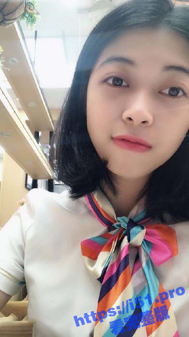 广州高颜值骚货人妻 背着老公吃屌被炮友后入 翘臀白嫩诱人 边玩王者边挨操 吃屌的技术绝对一流