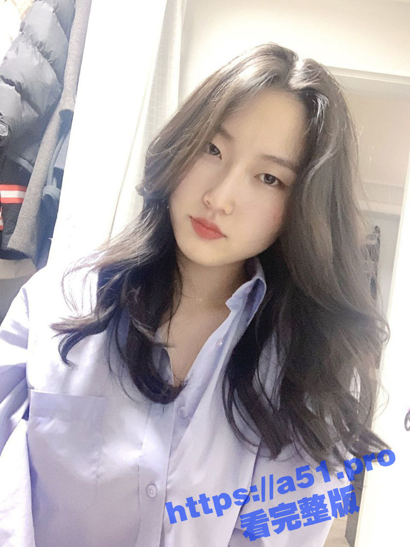 韩国身材一流的极品人妻 平时挺女神的 实际私下骚的没边 戴着眼罩被情人调教爆操！