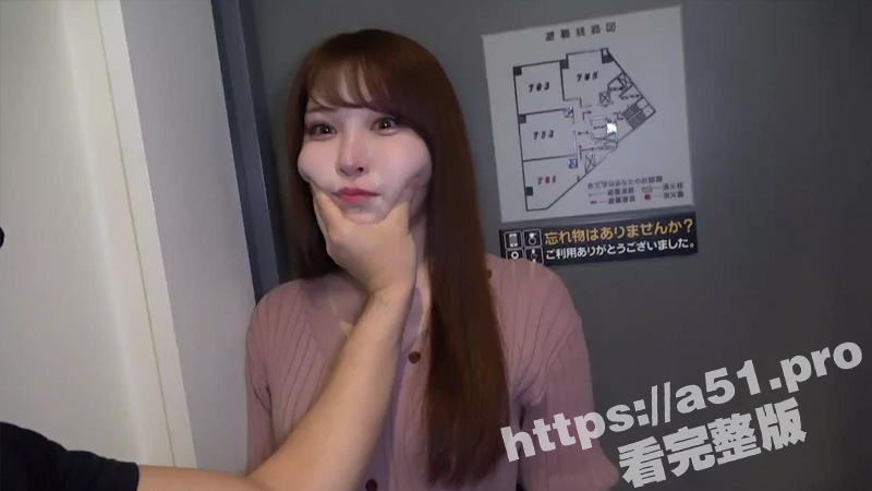 高颜值女优被两个男的玩哭了 暴力深喉 暴力性爱 哭得样子太美了！
