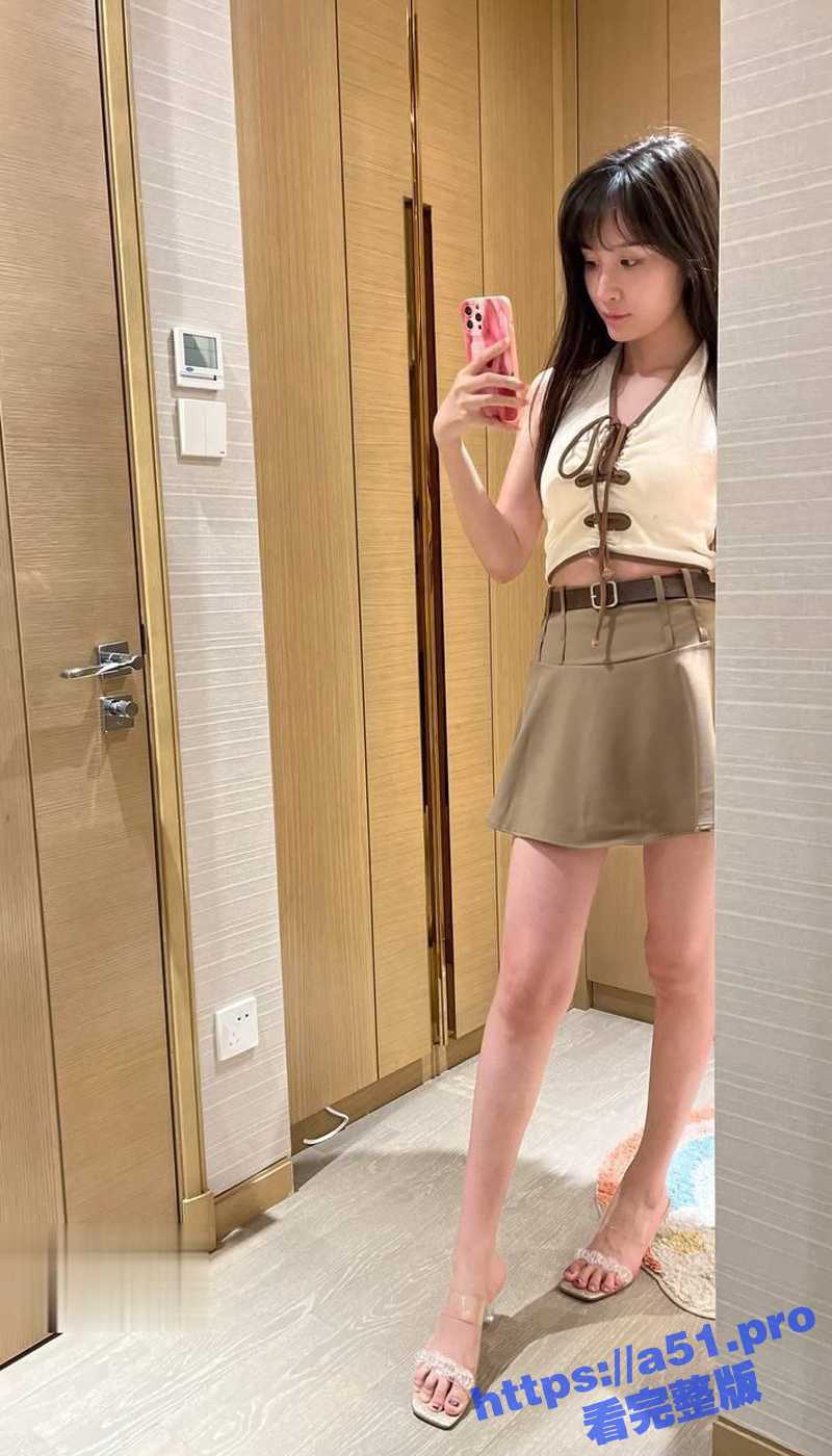美女公务员为上位 主动要求领导潜规则 办公室跳舞 跪舔口交 穿上情趣内衣足交啪啪！