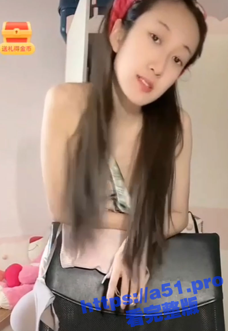 抖音上的精彩走光瞬间合集 少女少妇熟女都有 最爱低头一瞬间的美丽闪现！