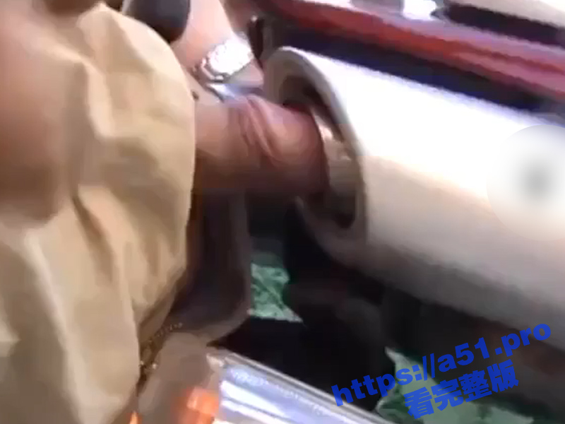 猎奇重口小视频！鸡巴一分为二 龟头漏精 嫩逼吹箫 日天日地日排气管 真是太变态啦