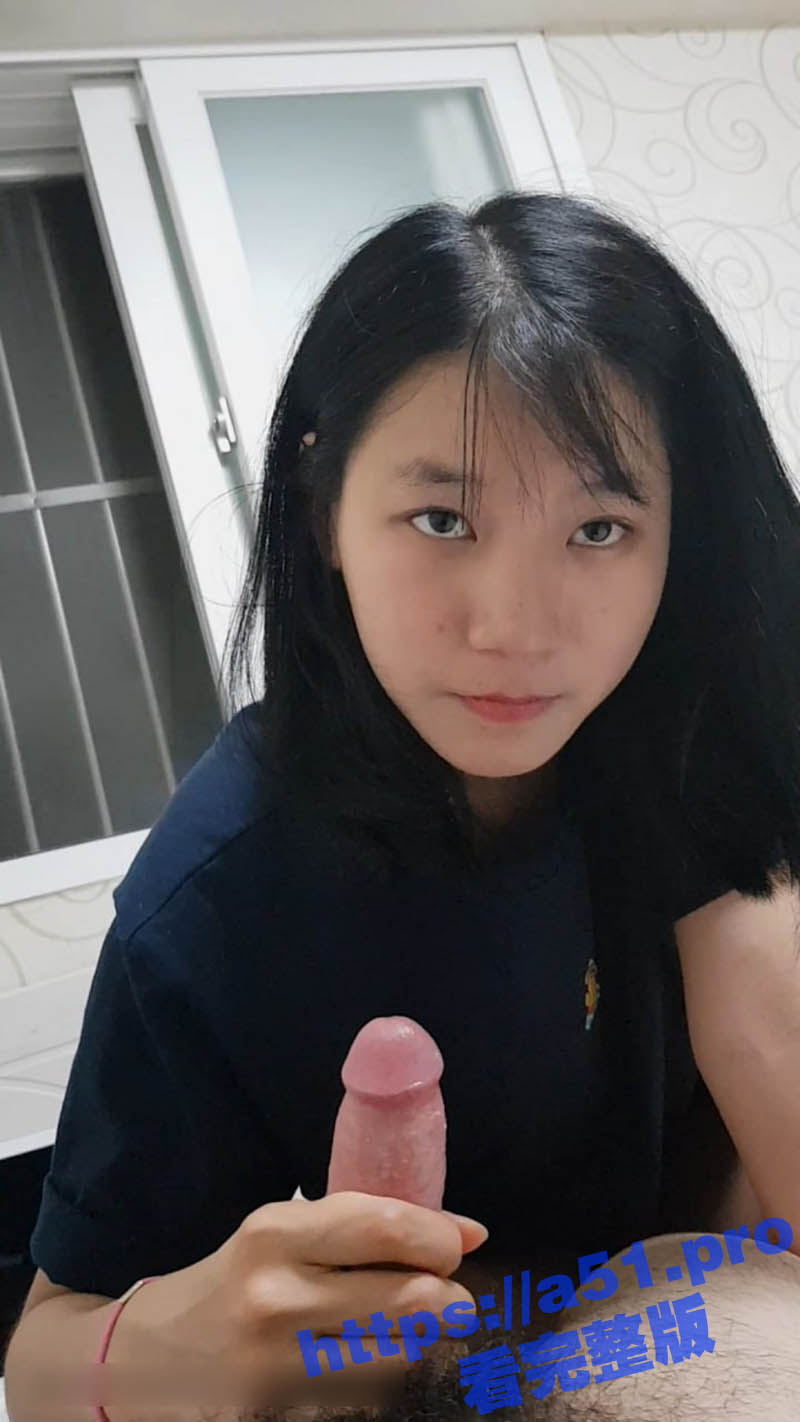留学认识的韩国妹子 颜值清纯吃屌很有一套 最喜欢射到嘴里 品尝精液的味道 韩国妹确是骚啊