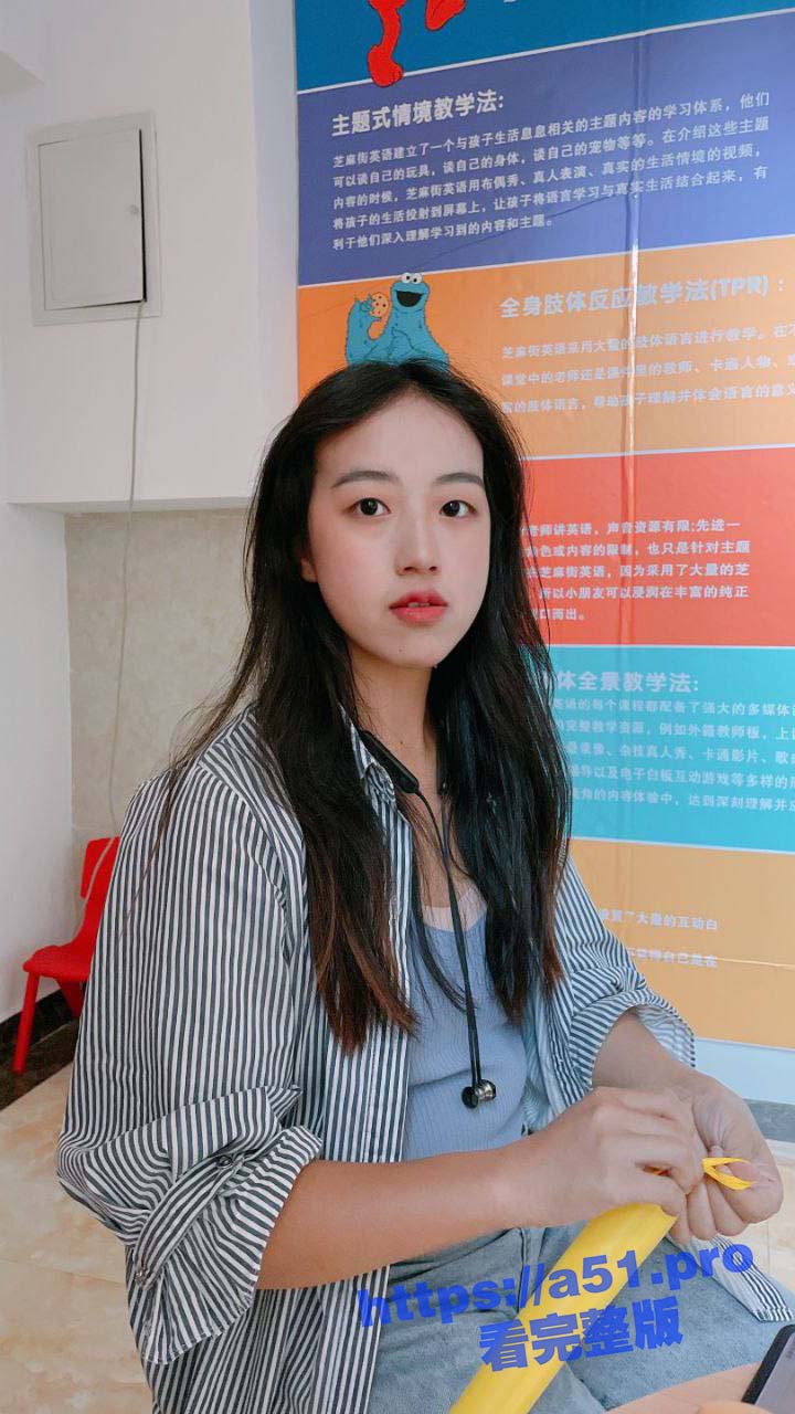 网友投稿19岁反差幼师 长相甜美极品蜜桃臀 经常真空上班 捆绑 抽打 口交样样都爱！