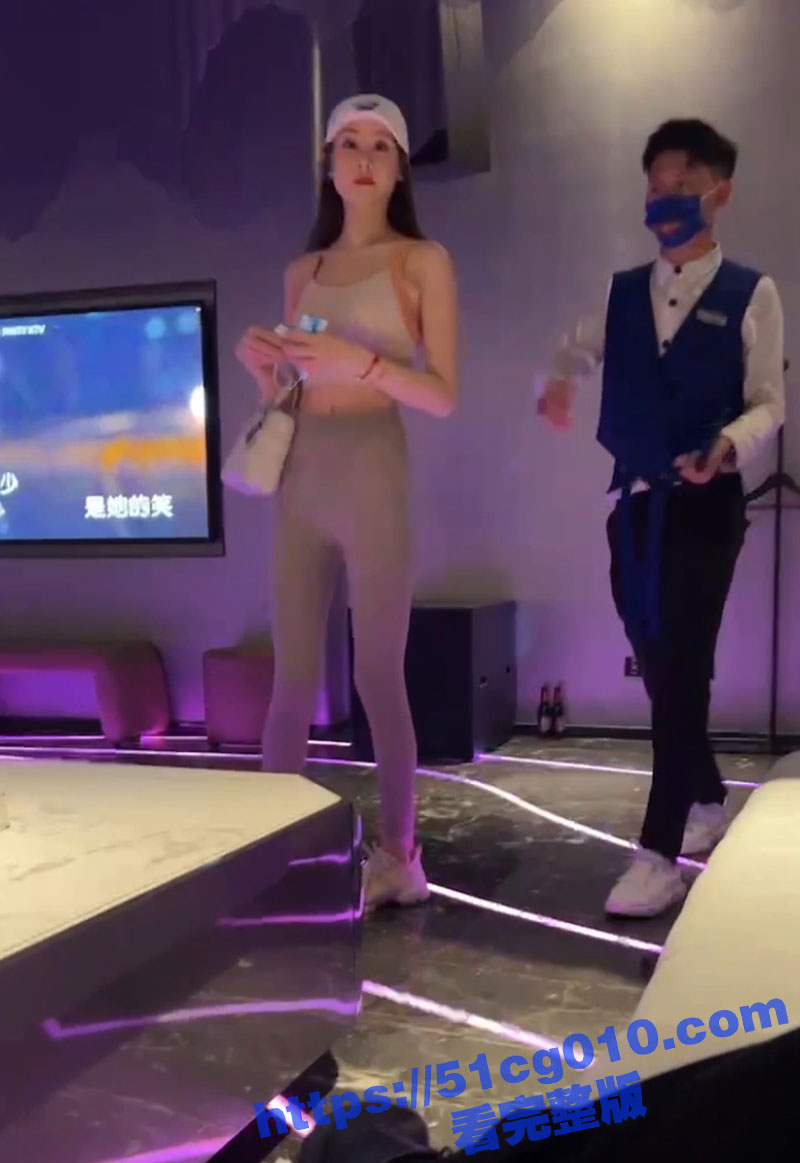 KTV淫乱现场合集！陪酒女主动上身扶着鸡巴插入骚穴 只为给金主更优质的服务！