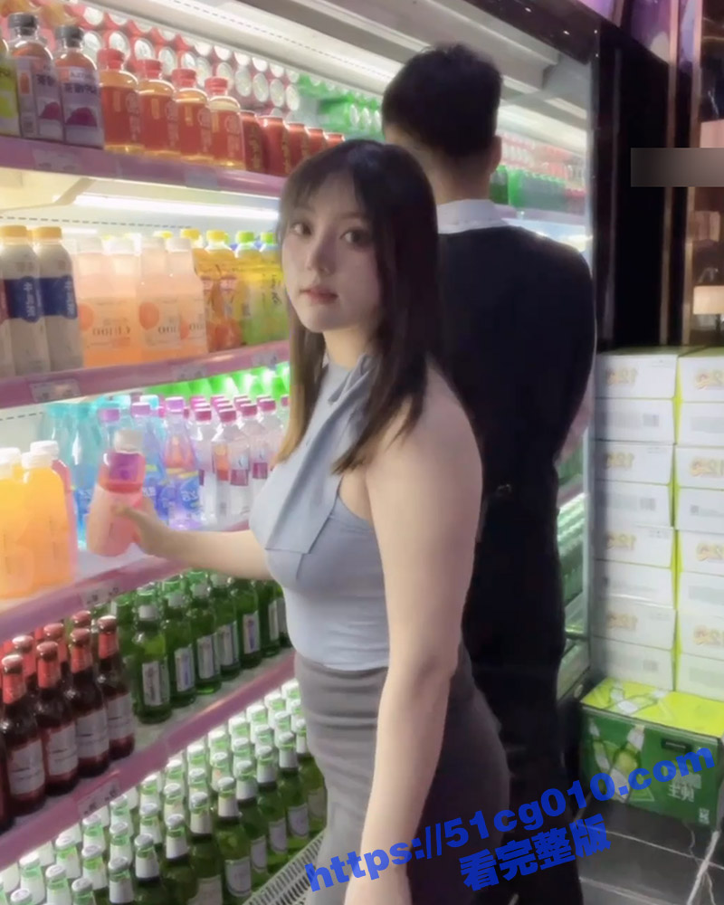 秀人网极品婴儿肥 丰满身材 豆瓣酱 黑丝制服齐逼超短裙 KTV里被揩油 用啤酒瓶插嫩穴 尺度无限大