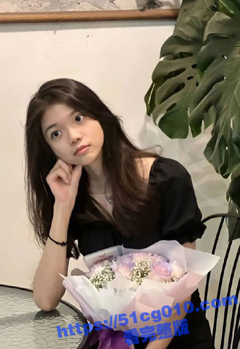 01年清纯小美女在男友调教下变成一只反差骚母狗 喜欢户外露出 最爱观音坐莲享受高潮！