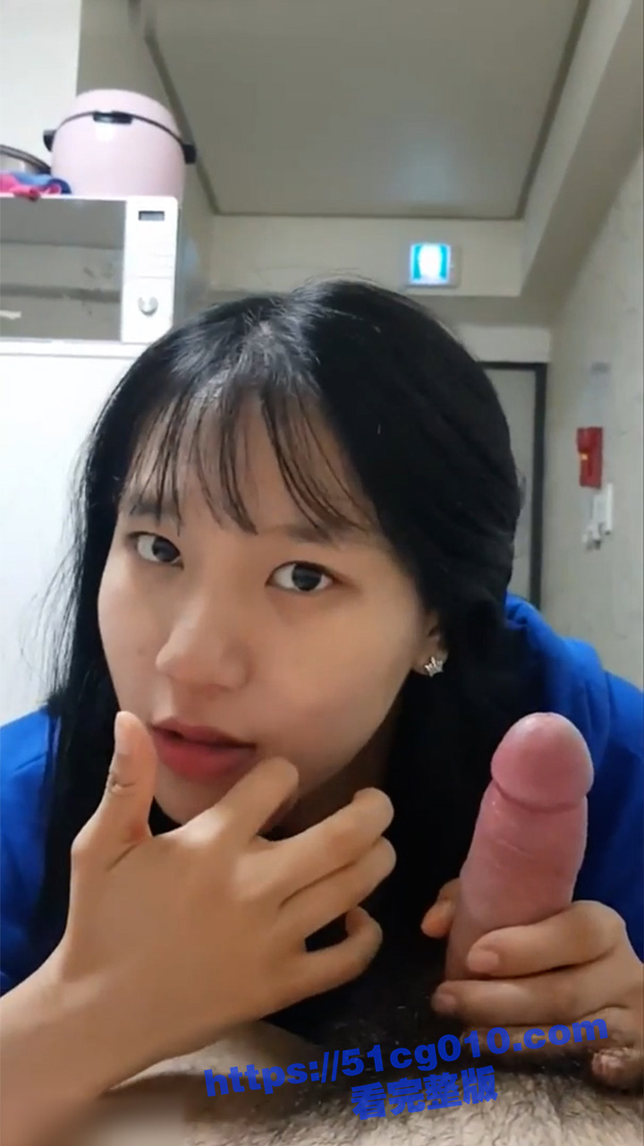 极品韩国露脸反差小母狗 长相清纯 吃鸡巴的技术却是十分娴熟 口爆射了满满一嘴精液！
