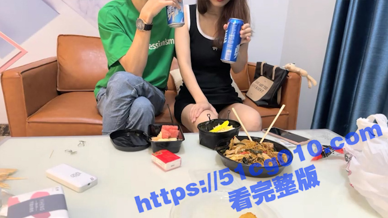 瘦猴探花 约操良家美甲小姐姐 沙发小饮调情 69互舔 情到浓处直接开干！