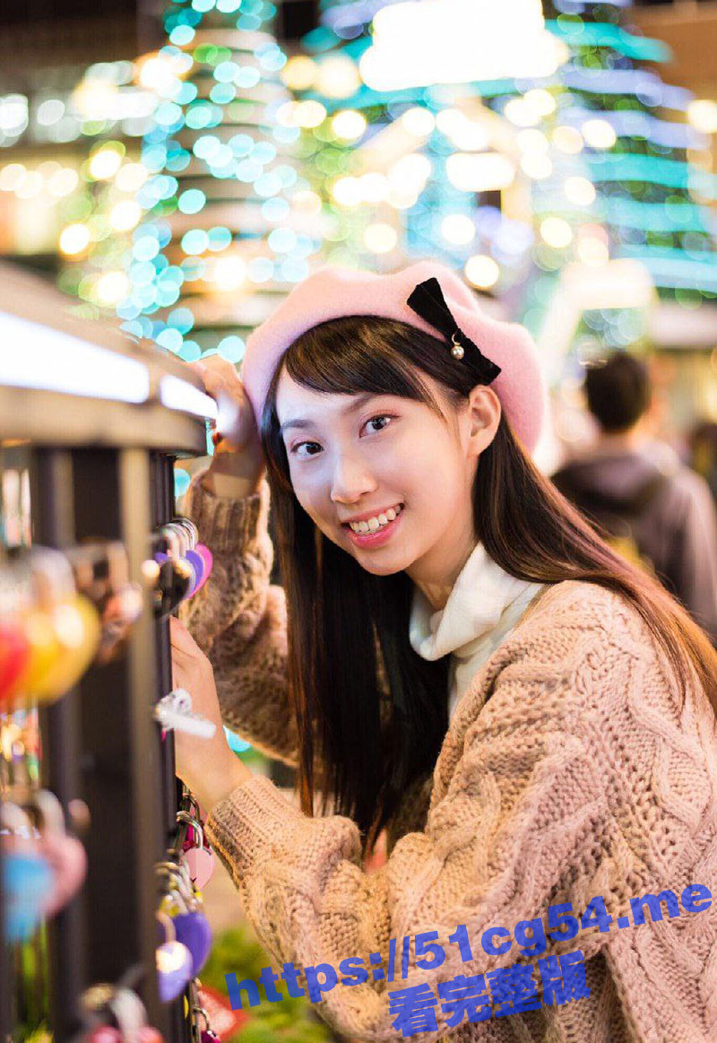我的清纯反差小女友 主动上位自己动 把她按在镜子前后入呻吟不断主打俩个字 够骚！