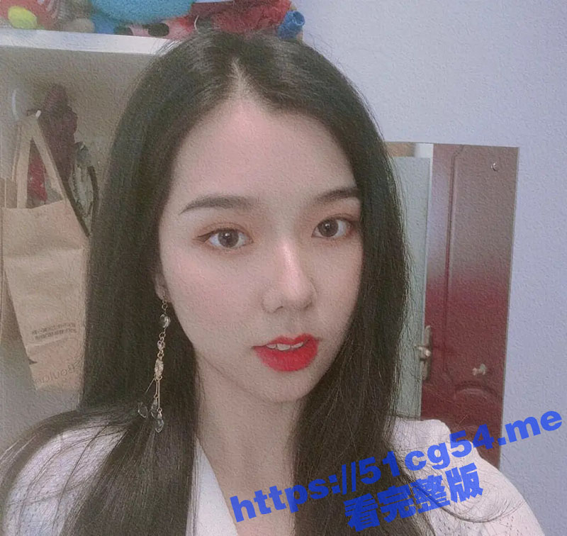 公司的甜美多毛女白领 私下被领导捆绑口塞调教 还穿着婚纱给领导口爆 视频爆出后彻底出名了