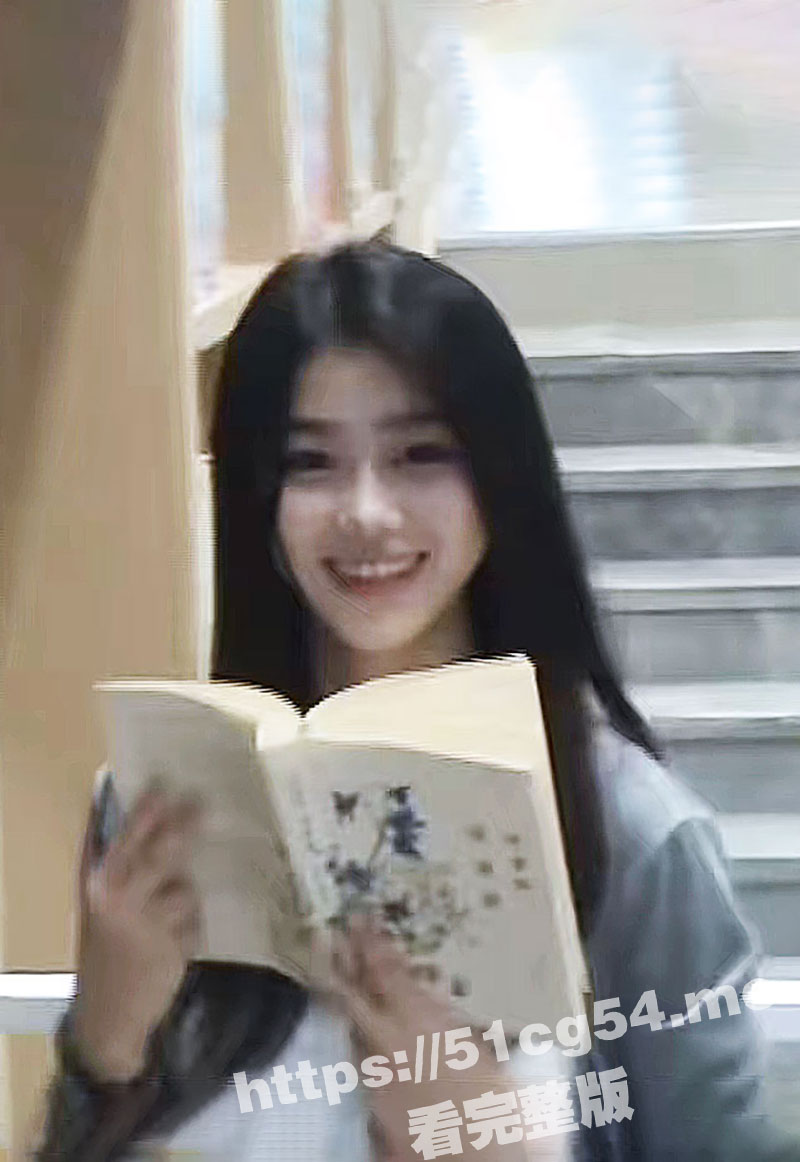 街射超强新作！在图书馆里对着趴在桌子上睡着的陌生妹子打飞机 精液射了一头！