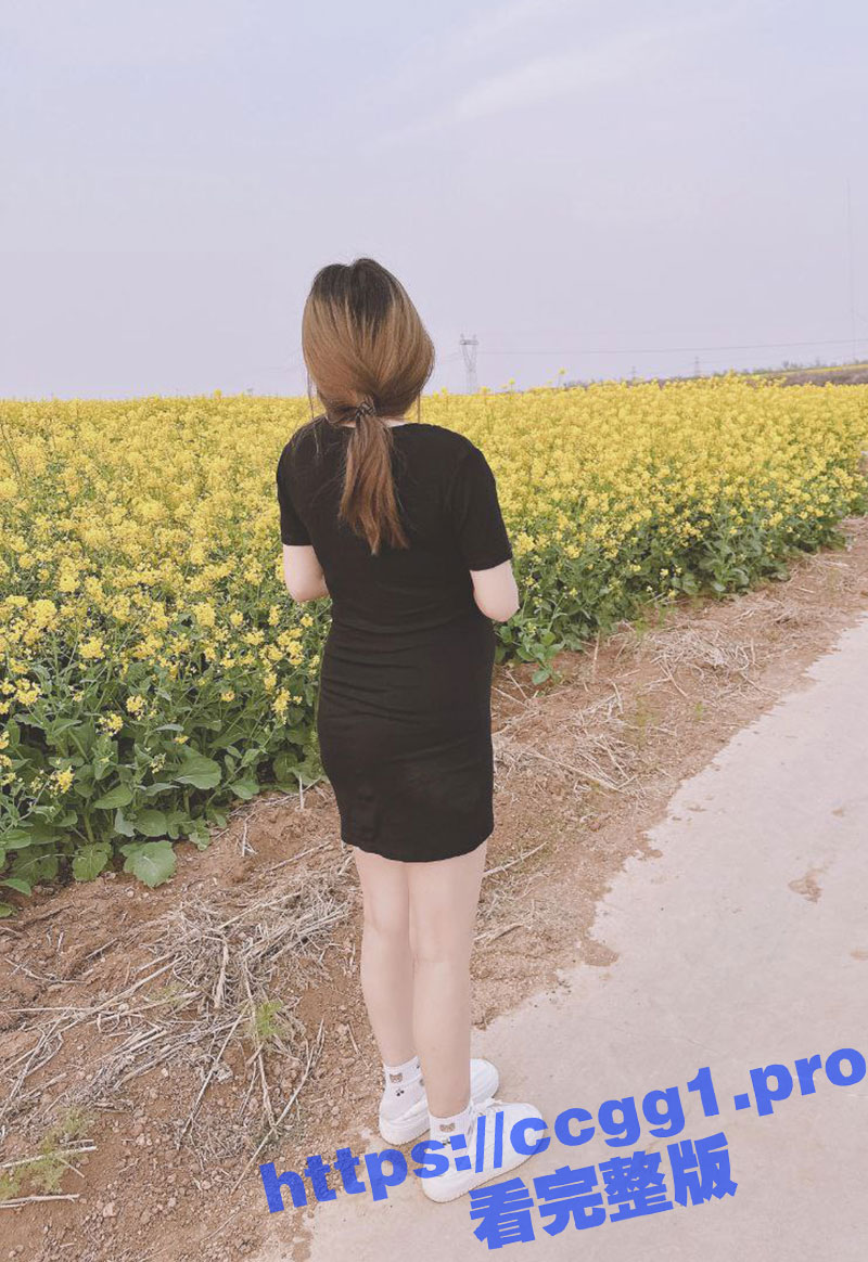 兄妹乱伦！怀孕的骚妹妹渴望鸡巴了 陪她去郊外游玩时 直接在野外麦地里野战操出白浆！