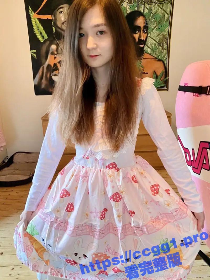 onlyfans欧美萝莉亚裔母狗little-em 大尺度私拍视图合集 犹如充气玩偶虐操抠穴三洞齐开