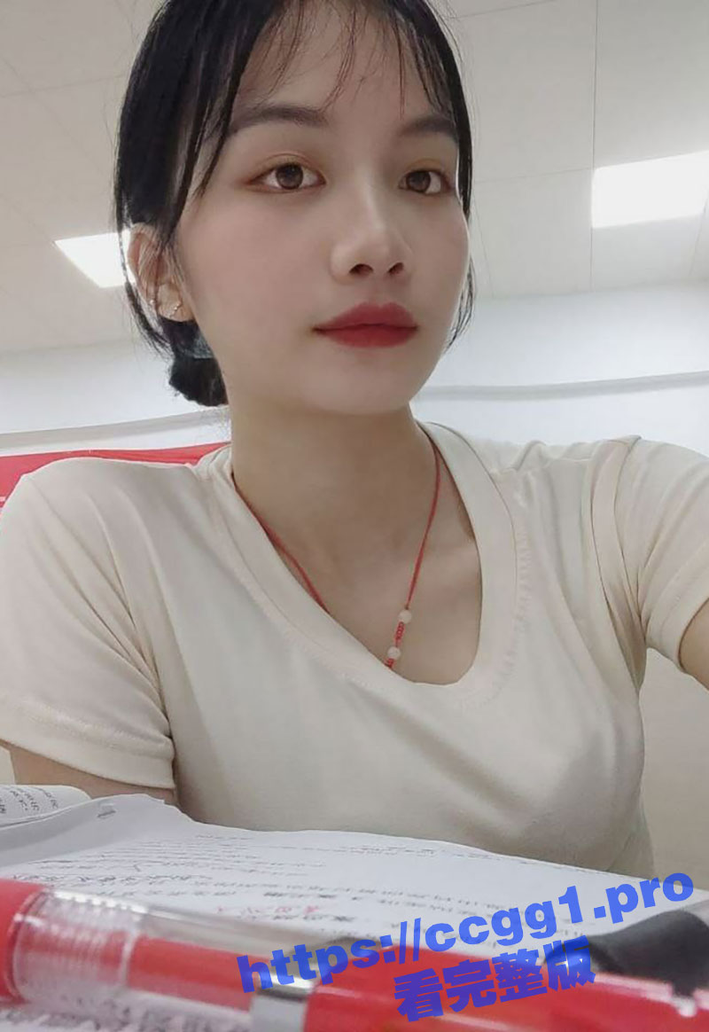 广西玉林卫生学校反差婊 周燕 护士小姐姐献身给炮友疯狂女上位插入 全程露脸才是真的爽！