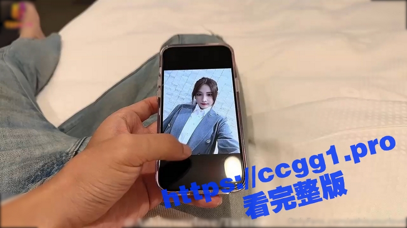 艾希老师饰演清纯学姐上门服务 大奶嫩穴侍奉主人肉棒 精液射满身！