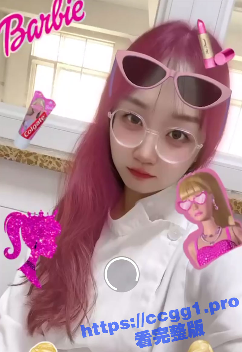 在微信群聊约的一个已婚巨乳眼镜娘小护士 身材丰腴 叫床声听的心痒难耐!