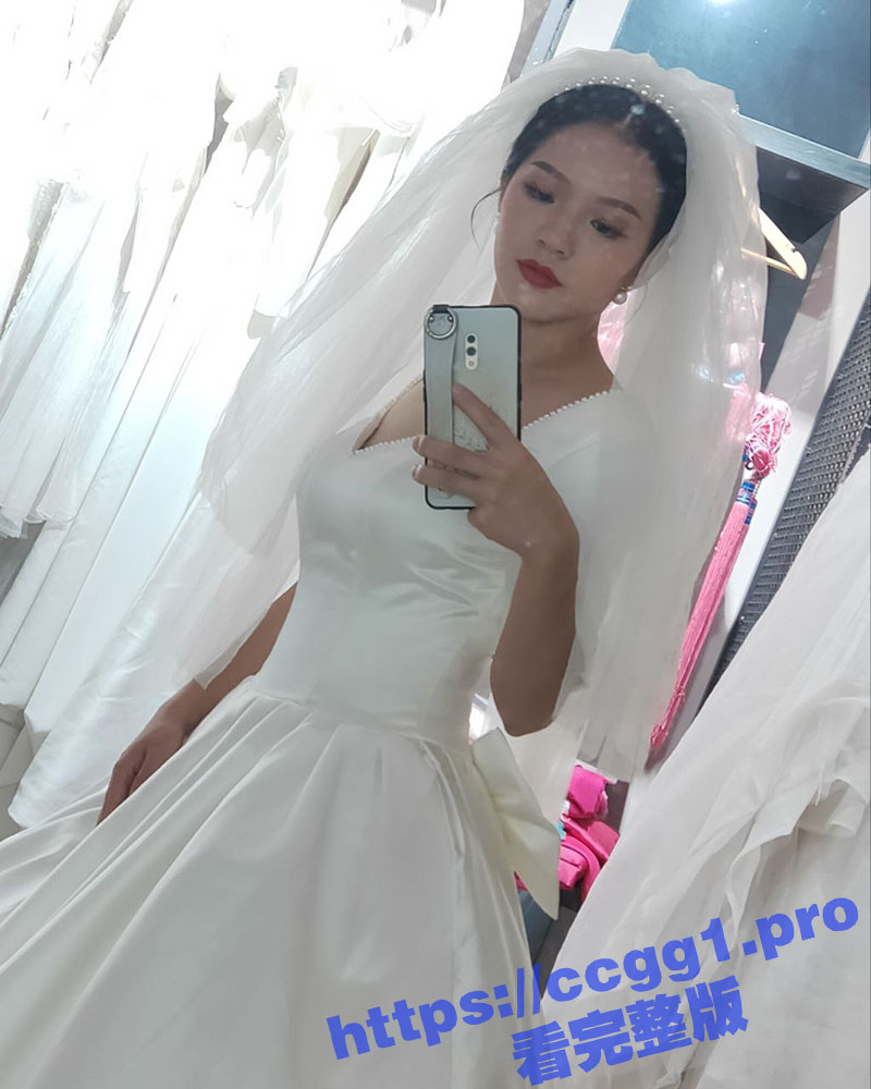 西安已婚大奶人妻 王思妍 背着老公婚外玩3p视频曝光 身材微胖丰乳肥臀的性感小母狗最爱吃鸡巴！