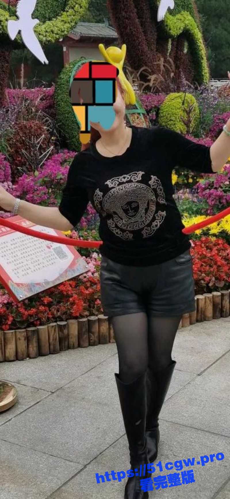 海角大神约操76年 熟女人妻 贺春燕 舔逼扣逼调情满满 熟女的韵味是不一样！