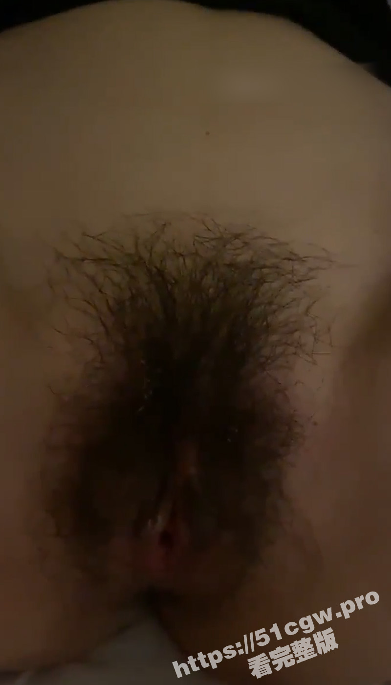 火烧赤逼！用打火机烧女友的逼毛 女友被烫的嗷嗷叫 隔着屏幕都闻到逼毛被烧焦的气味了