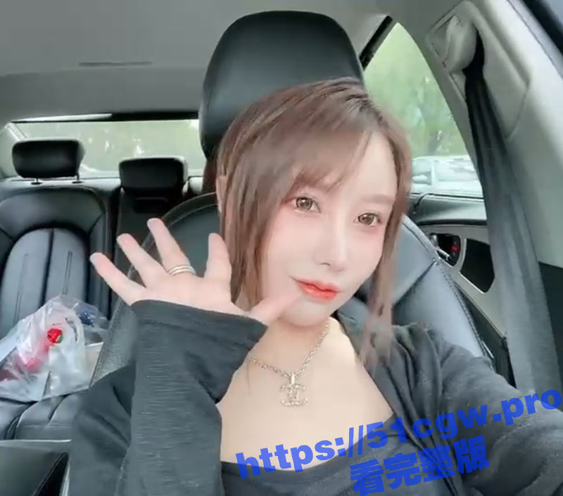 古城00后小嫩模 身材极品长腿翘臀 高颜值女神私下各种反差 求包养各种挑逗展示技能 故事感极强超精彩
