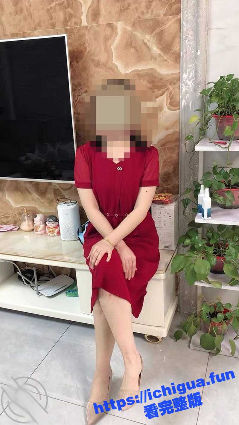 海角大神 偷窥妈妈骚逼后 忍不住还是下药迷奸了妈妈！