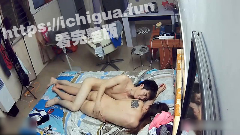 真实家庭监控破解！年轻小伙大白天的和美女老婆疯狂做爱 猛舔狂插欲仙欲死！