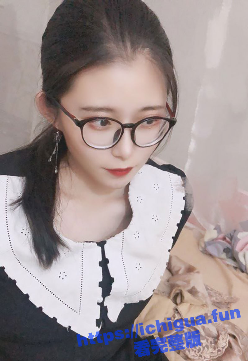 推特二次元网红 司雨 清纯外表下的隐藏着淫欲小恶魔！献出口交足交诱惑骚拍 诱惑力十足！