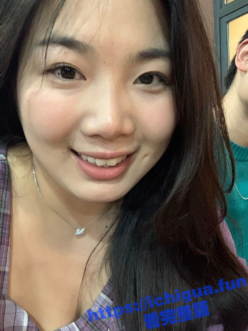 约操湖北骚货人妻 开始口的时候不太愿意 说没有吃过感觉脏 吃过一次后天天想吃 主动要求后入爽的不得了