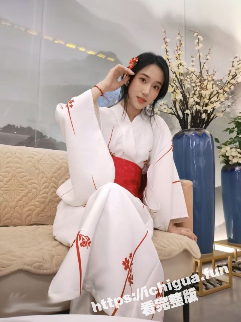 成都极品反差舞蹈生 邓雨茜 长相甜美也是成为了主人的精盆 被主人操的哇哇叫！