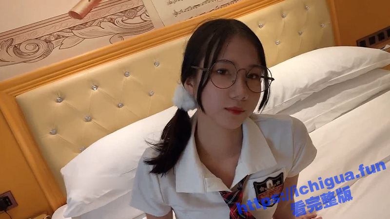 91大神 百人斩 酒店约操极品JK黑丝清纯眼镜妹 先让妹子穿好JK黑丝再撕烂狠狠插入小穴爆操内射