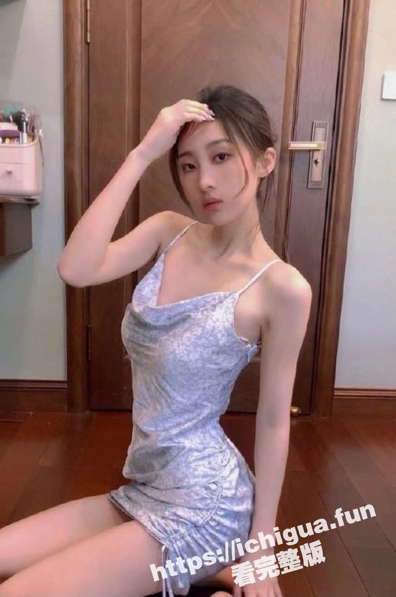 成都酒吧极品营销小妹 身材颜值太销魂 只要你来喝酒 就给操 和客人做爱高潮迭起！
