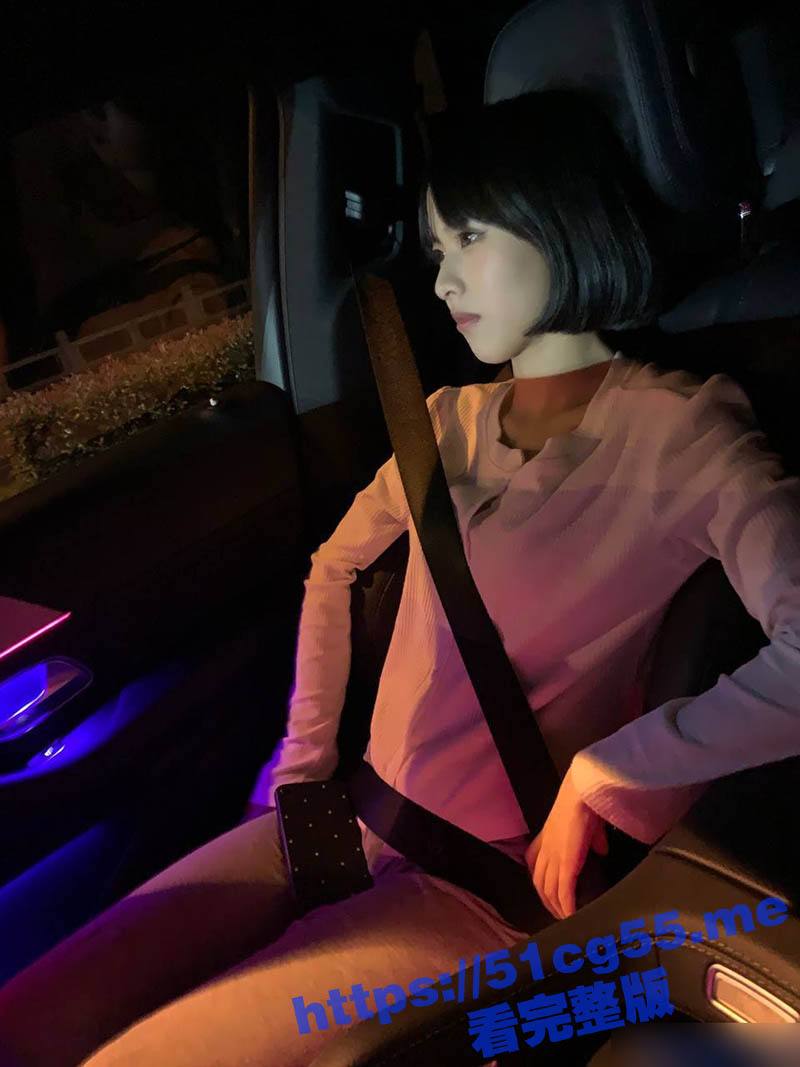 模特身材气质网红总在你背后TK 身材极品的高颜值女神 被调教成母狗和兄弟一起玩3p 全程露脸淫乱私拍