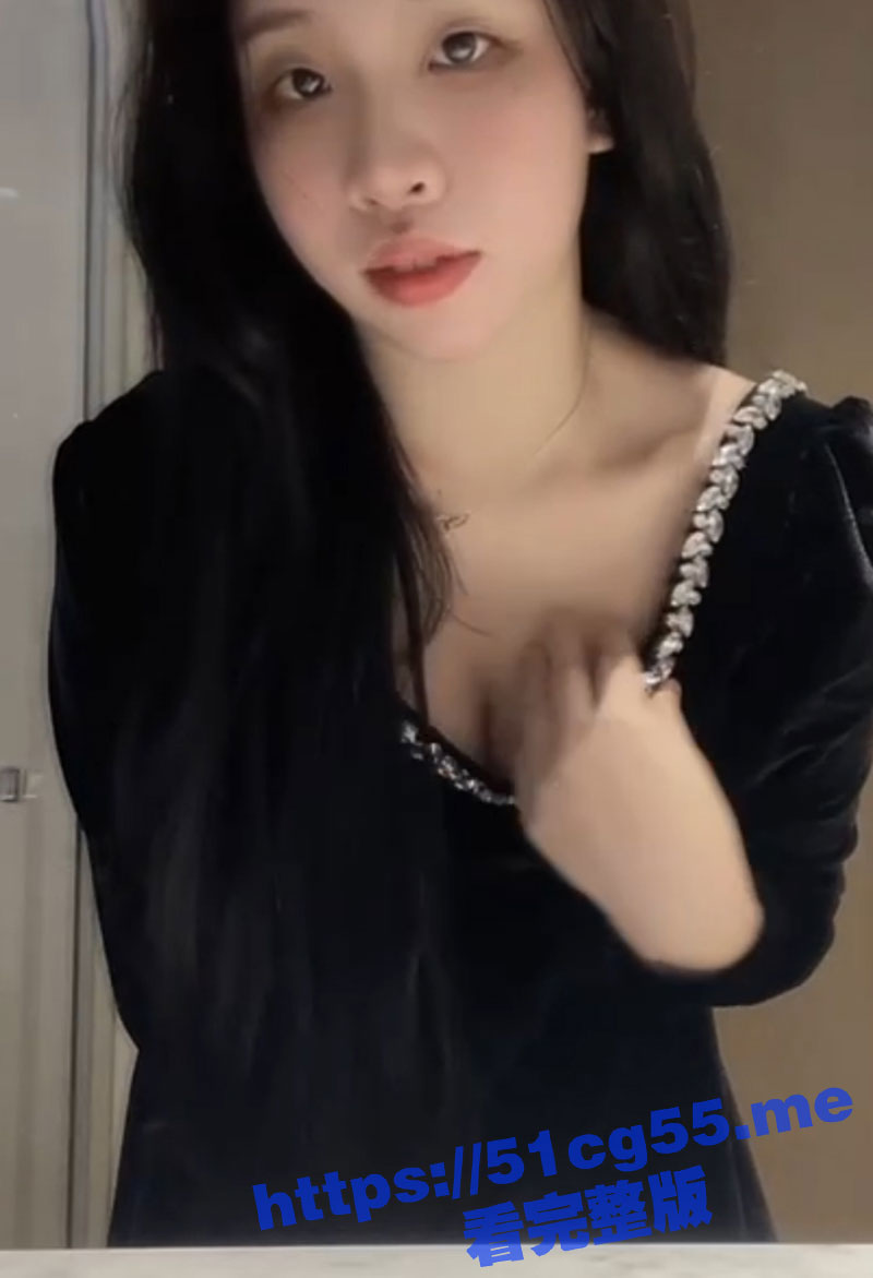 海南师范大学巨乳嫩妹 陈清慧 继裸贷风波后这次直接就卖淫捞金了 用手指抽插嫩穴享受高潮！
