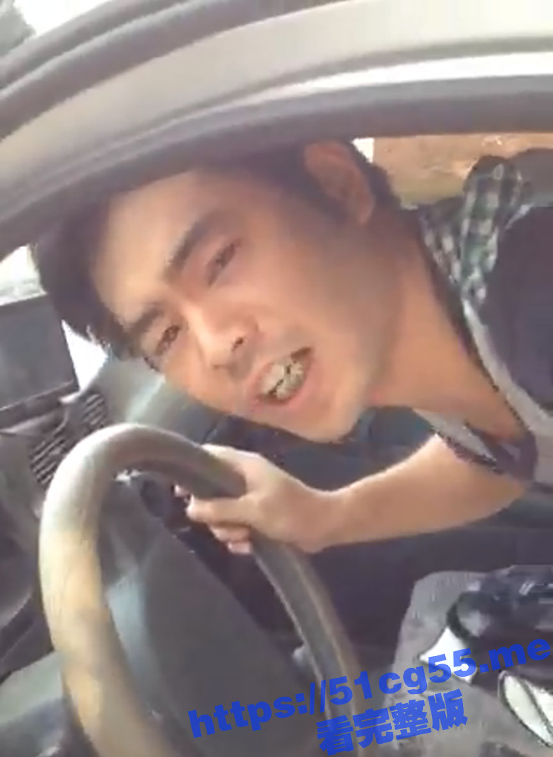 面包车的激情时刻 奸夫淫妇野外车震偷情 被露脸抓现行 吓得女人疯狂求饶 原来车震也不一定是好车啊