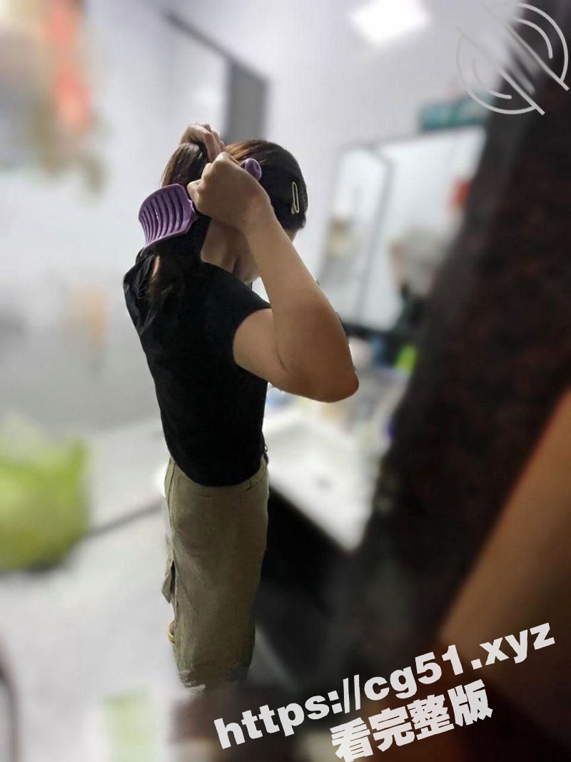 海角大神 母子乱伦 五一节和老妈到酒店开房 肆无忌惮的性交 抛开世俗观念 最后赏赐妈妈一泡尿！
