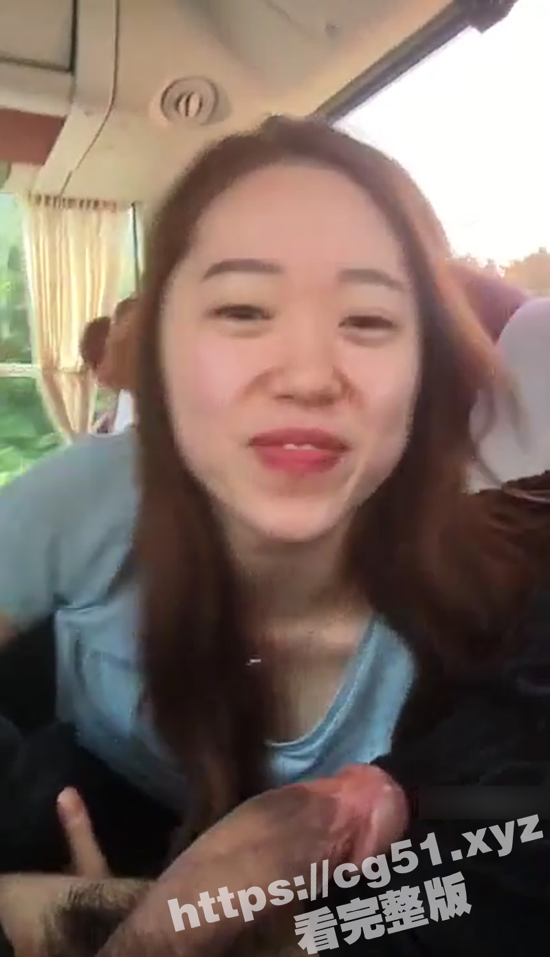 长途客车偶遇大眼长腿的性感美女 聊了一会竟然直接给我口交 是真骚啊！