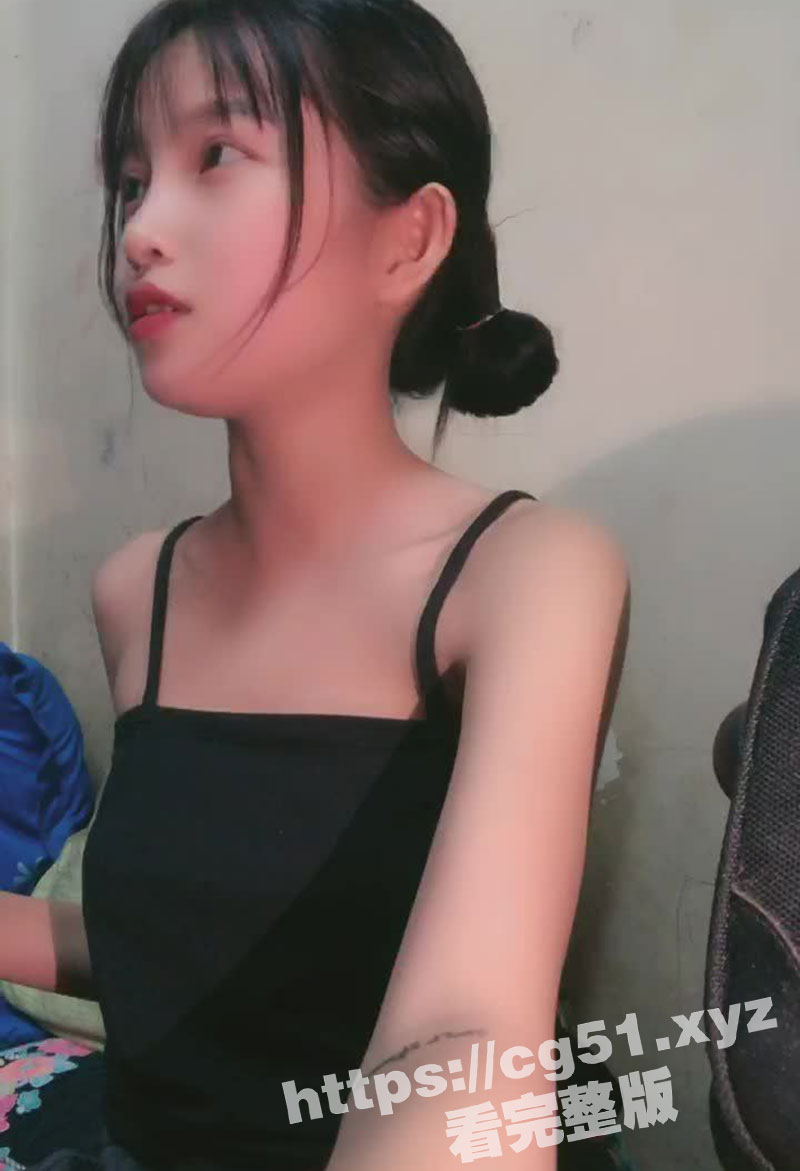 又一极品美女惨遭模特面试骗局 拍下大量艳照和自慰视频 小穴是真的粉嫩 真想舔一口！