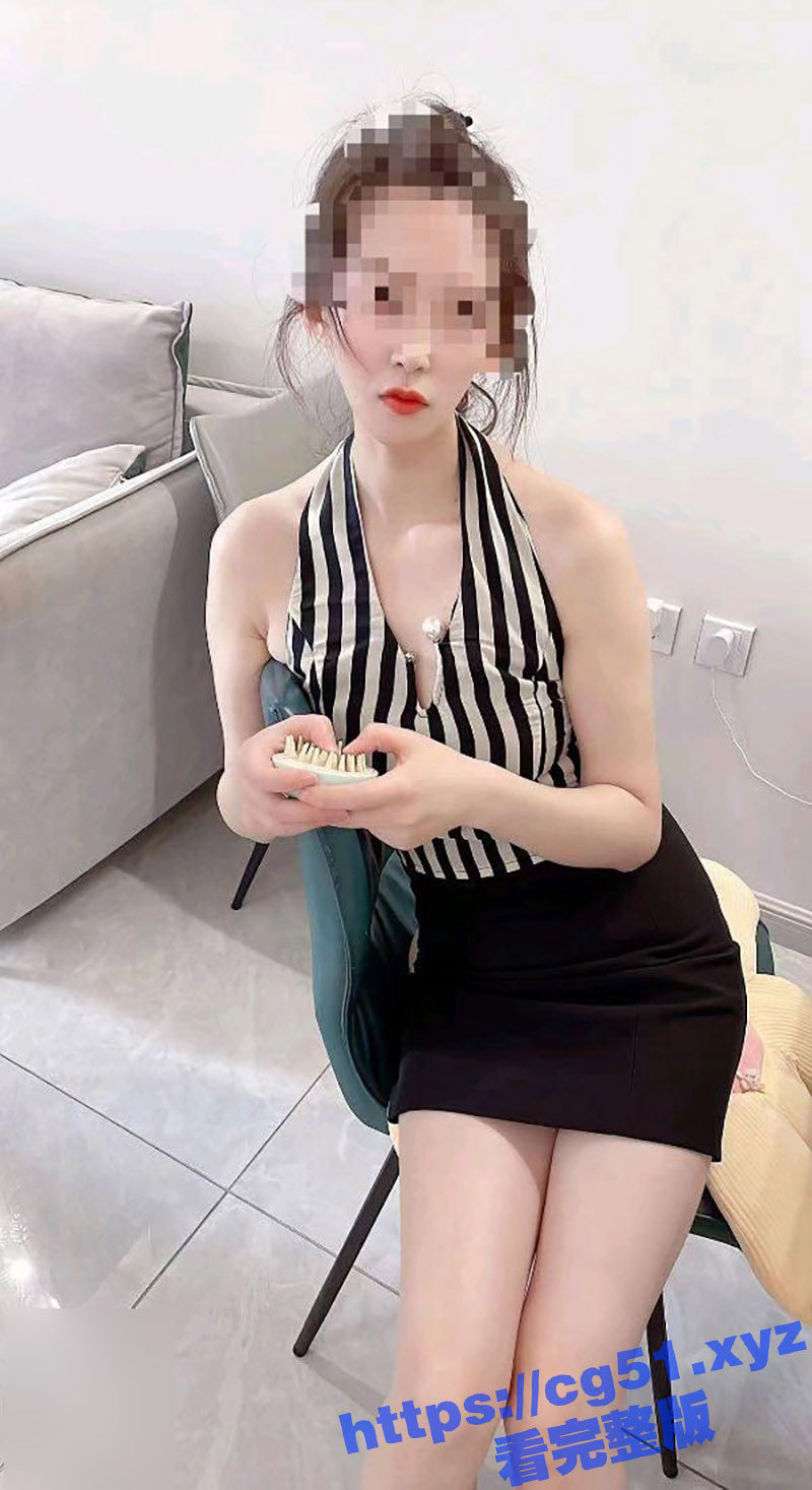 趁大哥不在家 强推性感白嫩的长腿嫂子 一开始还拼命挣扎 但小穴早就湿了 插进去瞬间老实