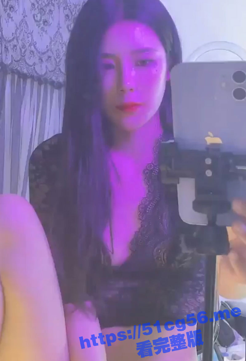 虎牙高颜值网红 黑桃 天价定制视频 脸穴同框全裸道具自慰 骚到骨子里了！