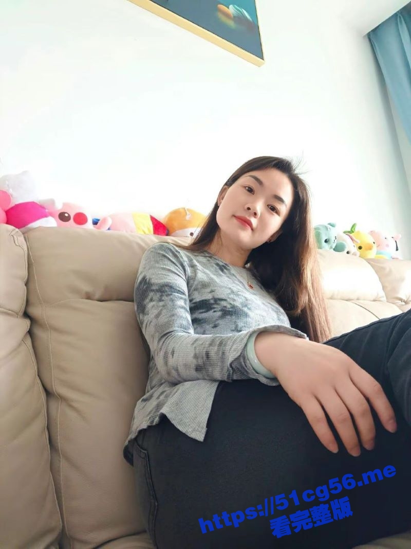 黑丝肥臀淫妻 刚刚结束月经 已经痒的忍不住了 迫不及待的要求老公狠狠的操她！超有快感！