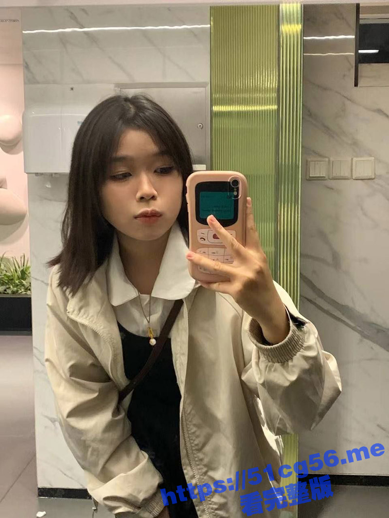 义乌工商职业技术学院 周雨馨 表面装纯反差婊 喜欢露出打野战 最希望被多人轮奸！