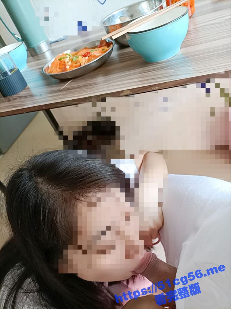 海角原创大神乱伦新作 与亲姐姐背井离乡创业 压力太大只能用性激励疯狂内射！